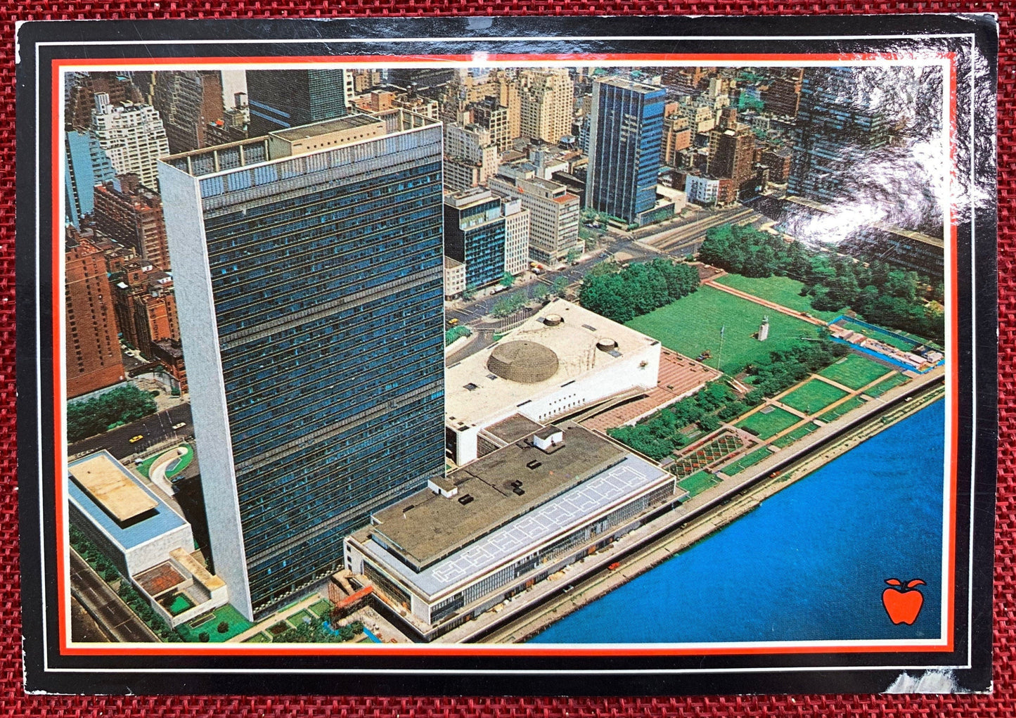 United Nations, New York City, New York - Vintage Postcard 1980s