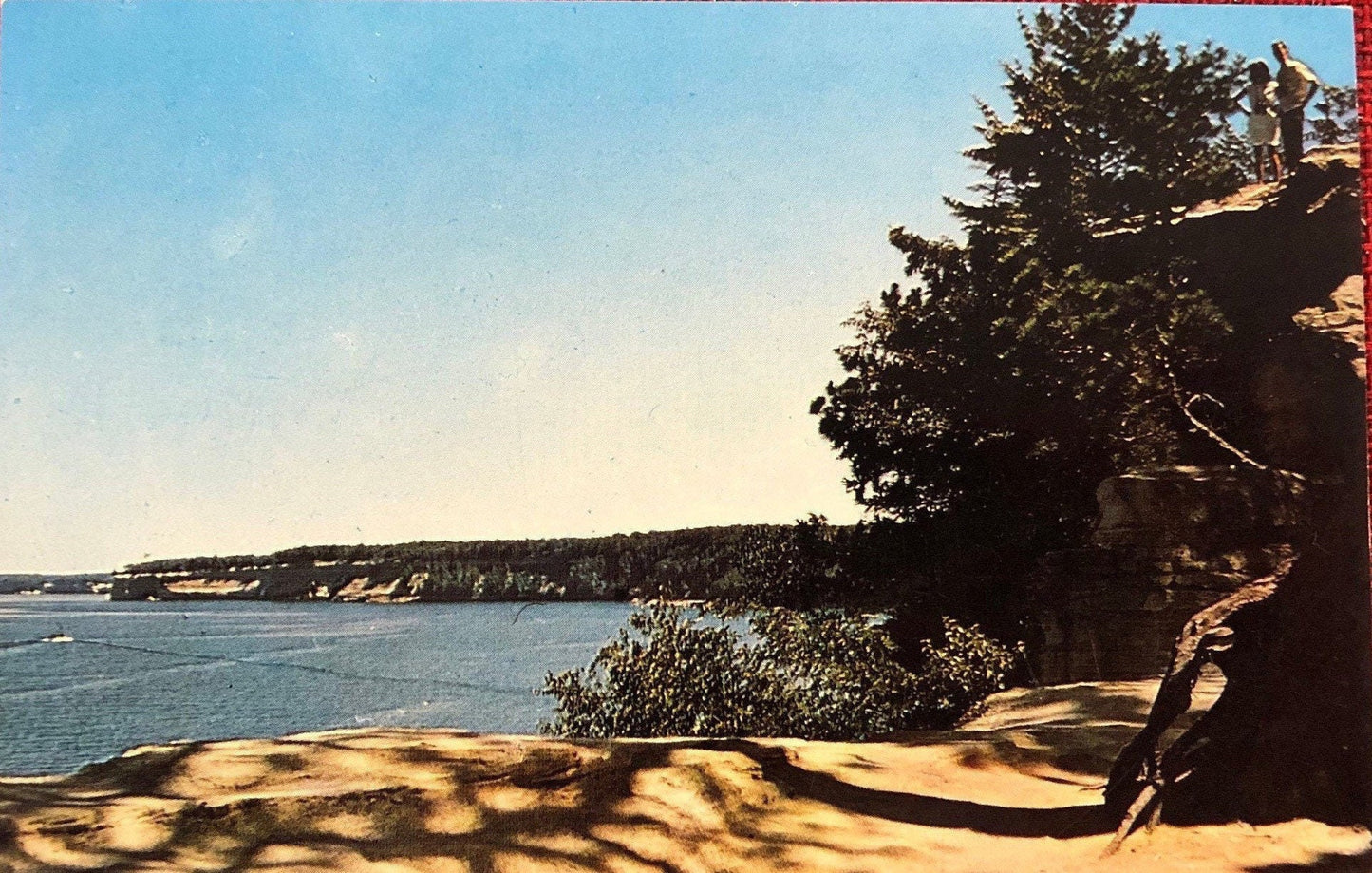 The Pictured Rocks Munising, Michigan - Vintage Postcard