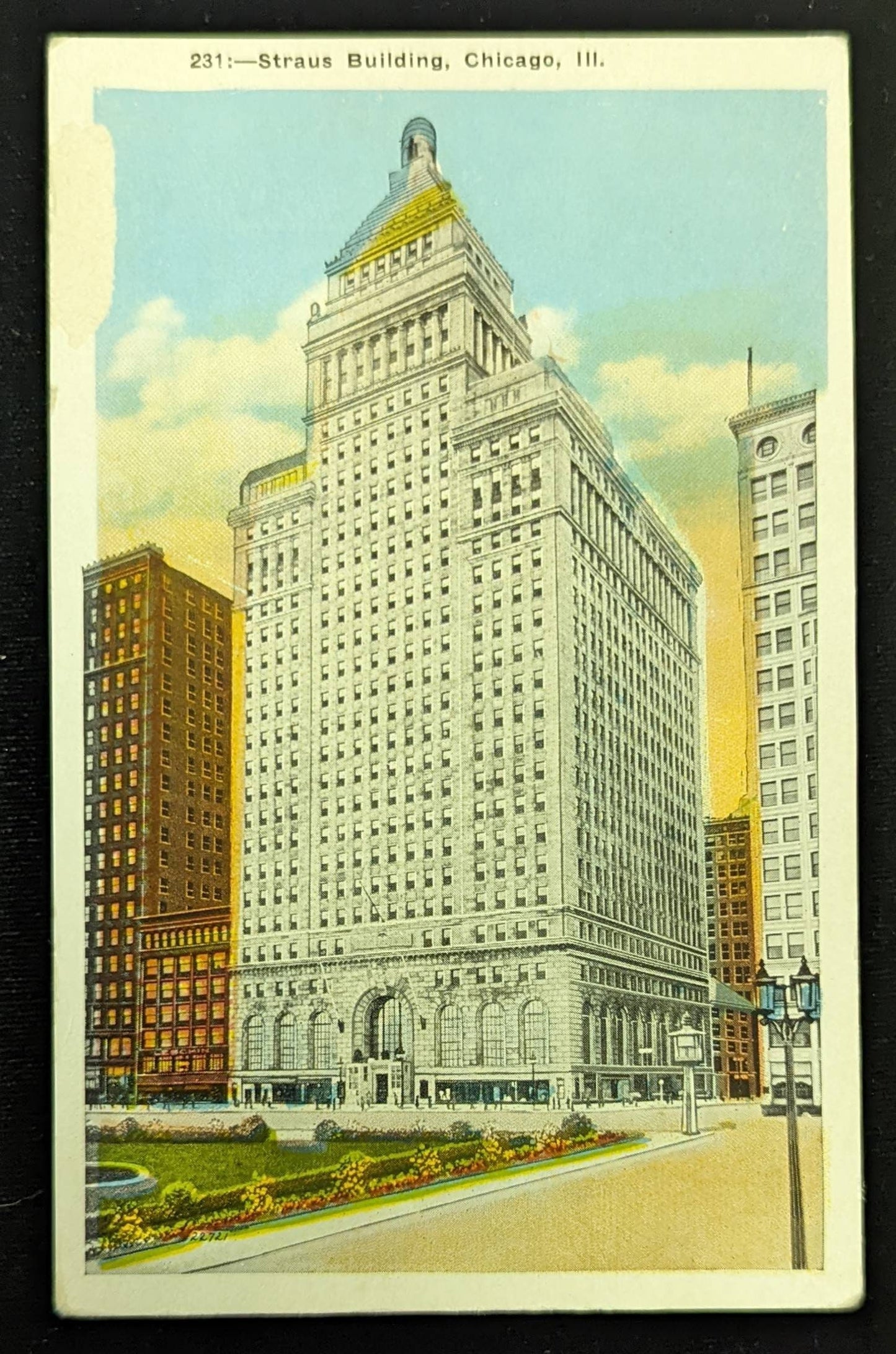 Staus Building, Chicago, Illinois - Vintage Postcard