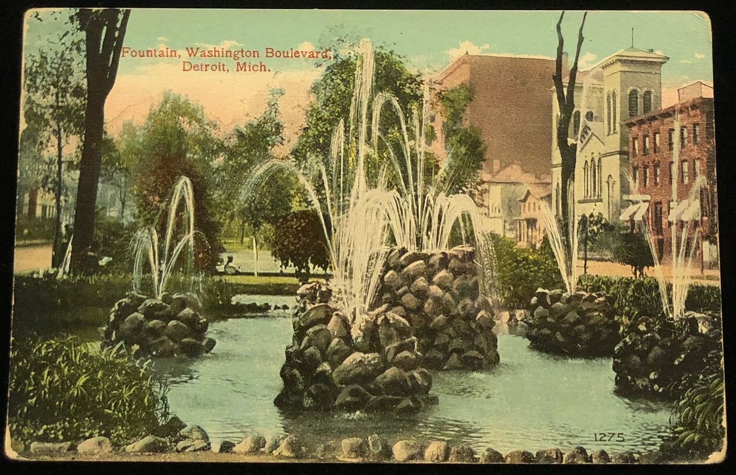 Fountain, Washington Boulevard, Detroit Michigan - Vintage 1910s Postcard