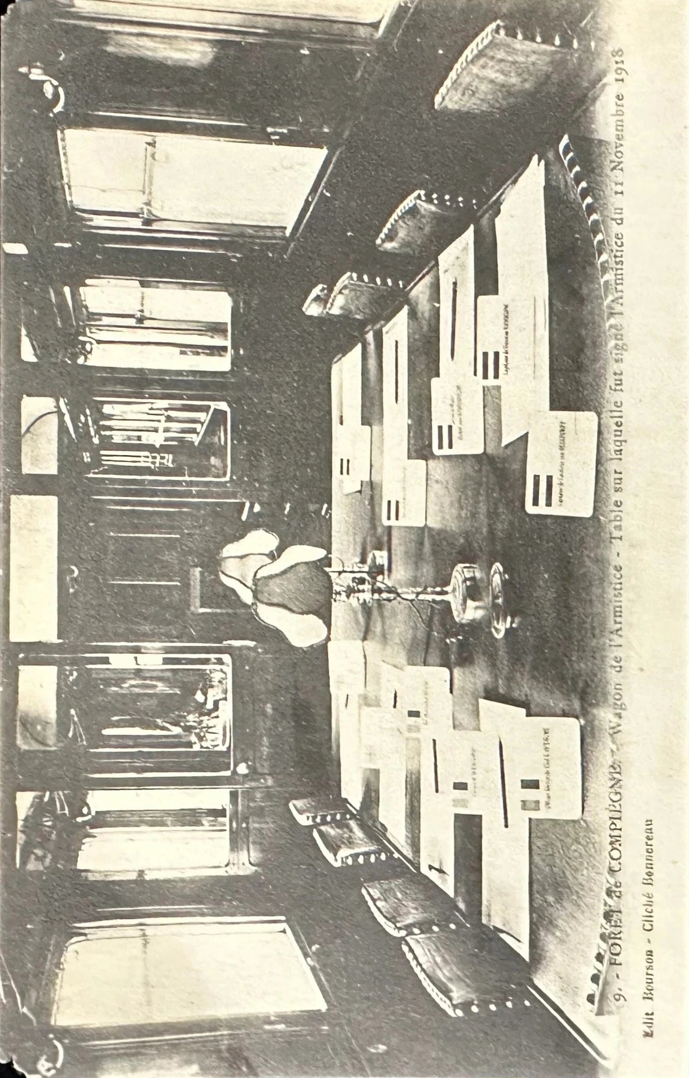 Foret de Compiegne- Wagon de l'Armistice- Table sur laquelle fut signe l'Armistice du 11 Novembre 1918- Vintage Postcard