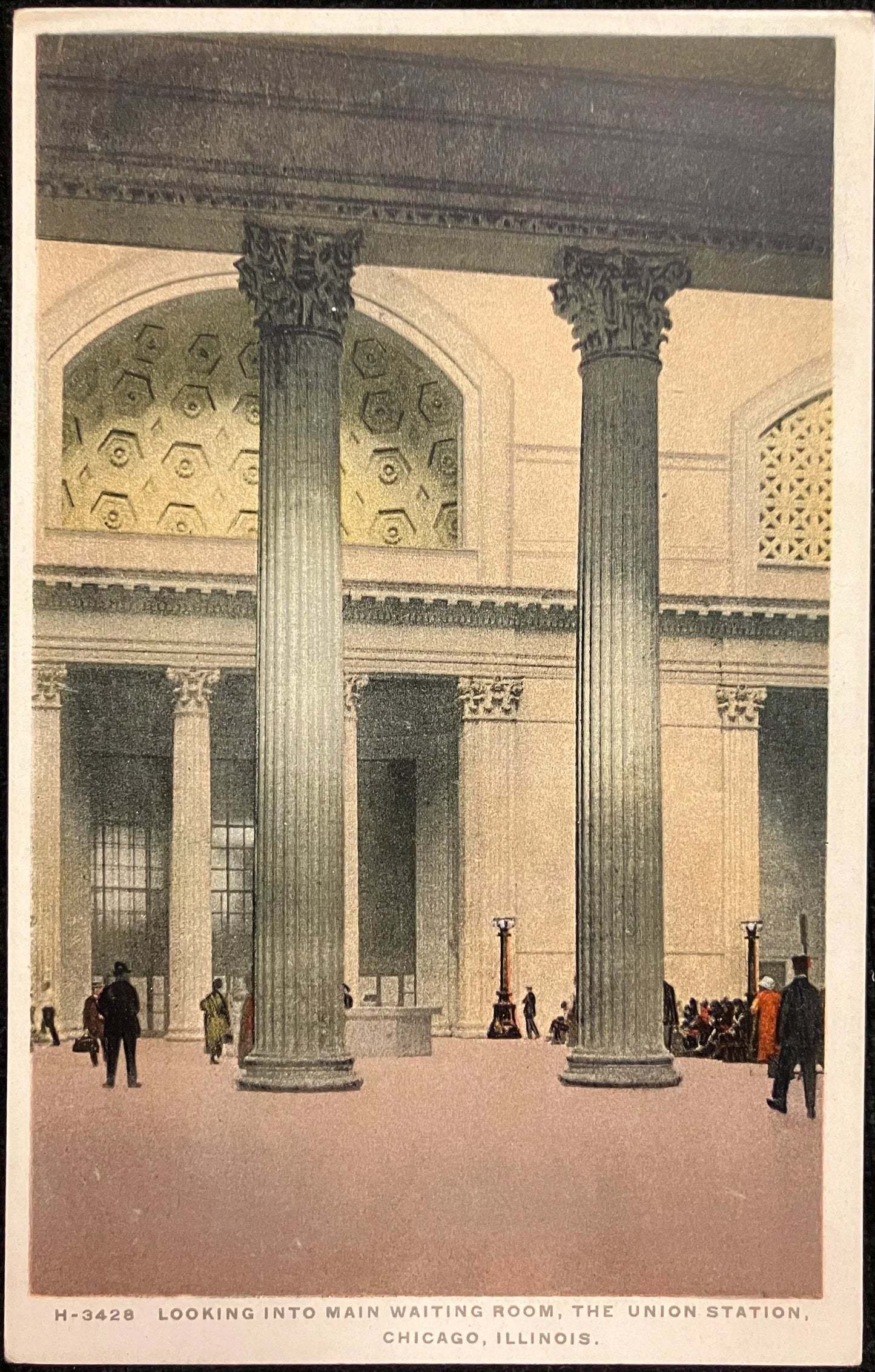 Looking into Main Waiting Room, the Union Station, Chicago, Illinois - Vintage Postcard