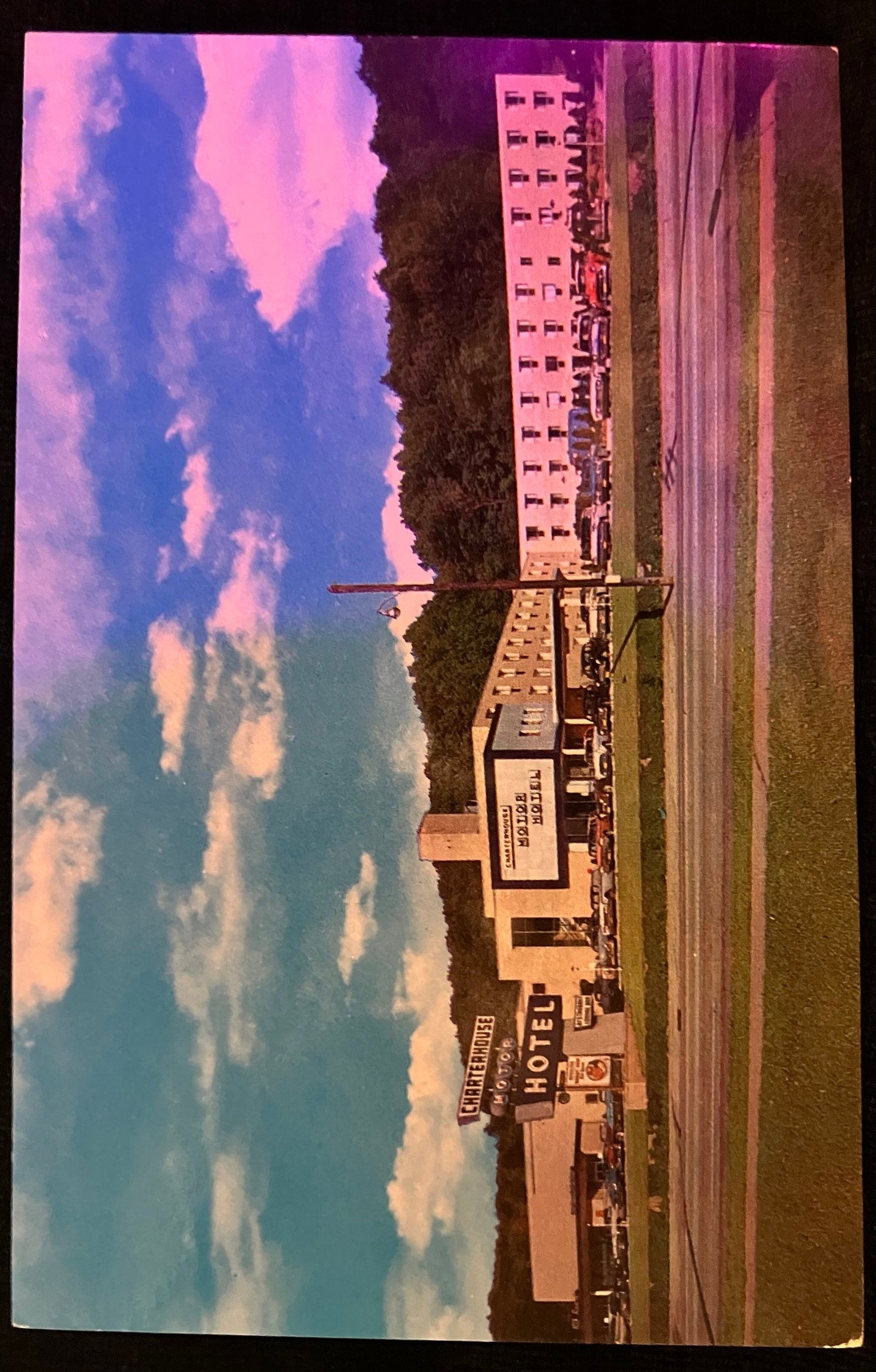 Charterhouse Motor Hotel in Euclid (Cleveland), Ohio - Vintage Postcard