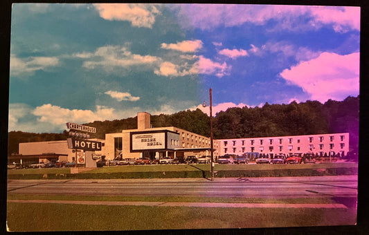 Charterhouse Motor Hotel in Euclid (Cleveland), Ohio - Vintage Postcard