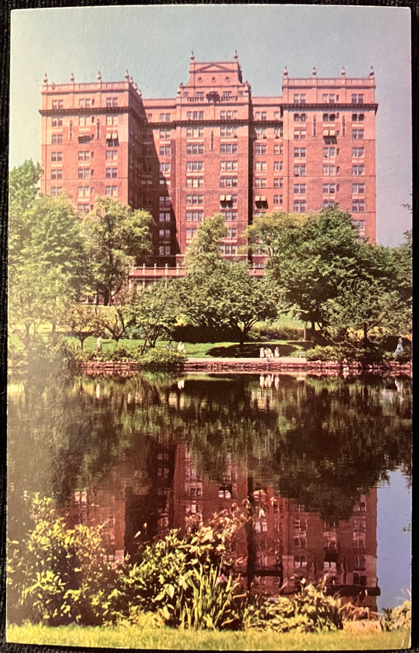 Wade Park Manor Hotel - Cleveland, Ohio - Vintage Postcard of Hotel Wade Park Manor
