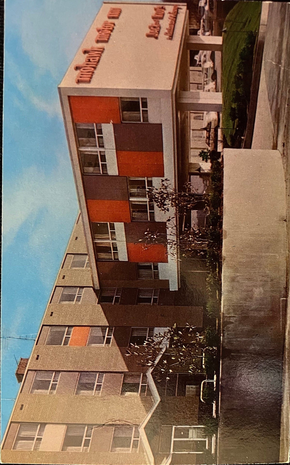 MOHAWK MOTOR INN in Cincinnati, Ohio - Vintage Postcard of Motel