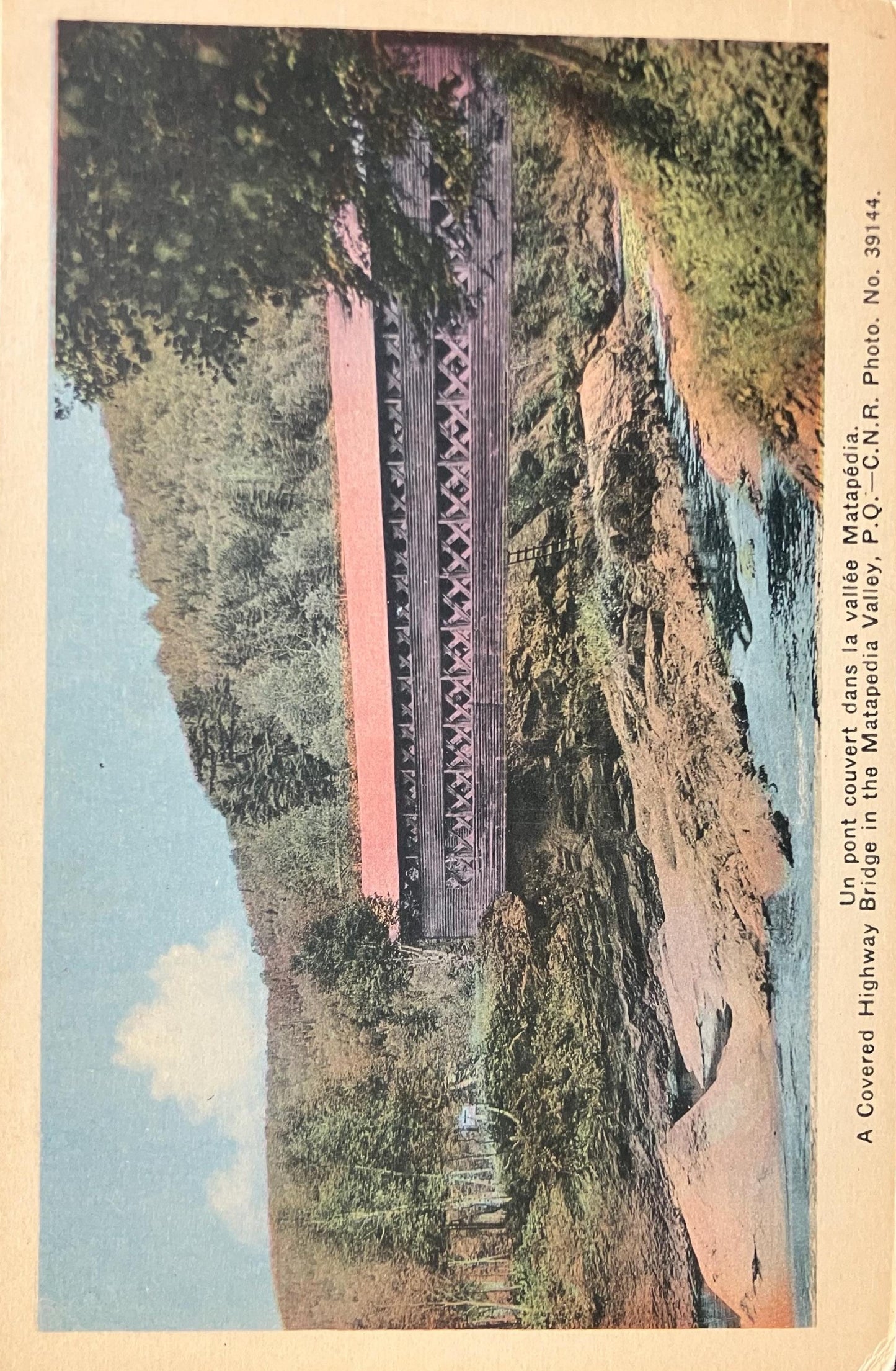 Un pont convert dans la vallée Matepédia. - A Covered Highway Bridge in the Matapedia Valley - PQ CNR - Quebec, Canada - Vintage Postcard