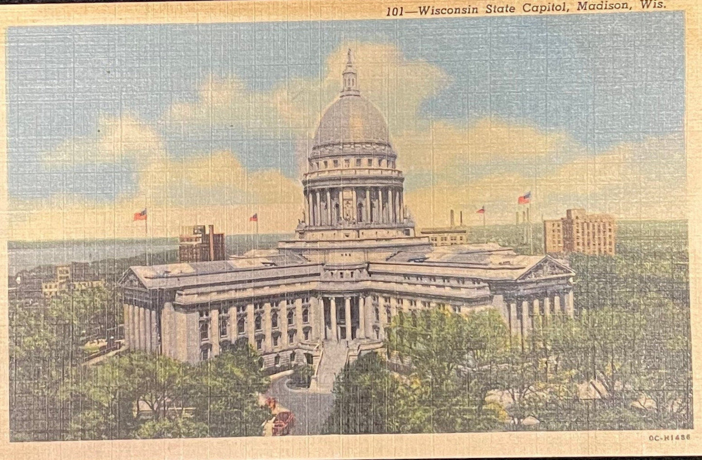 Wisconsin State Capitol - Madison, Wisconsin - 1940s Linen Postcard