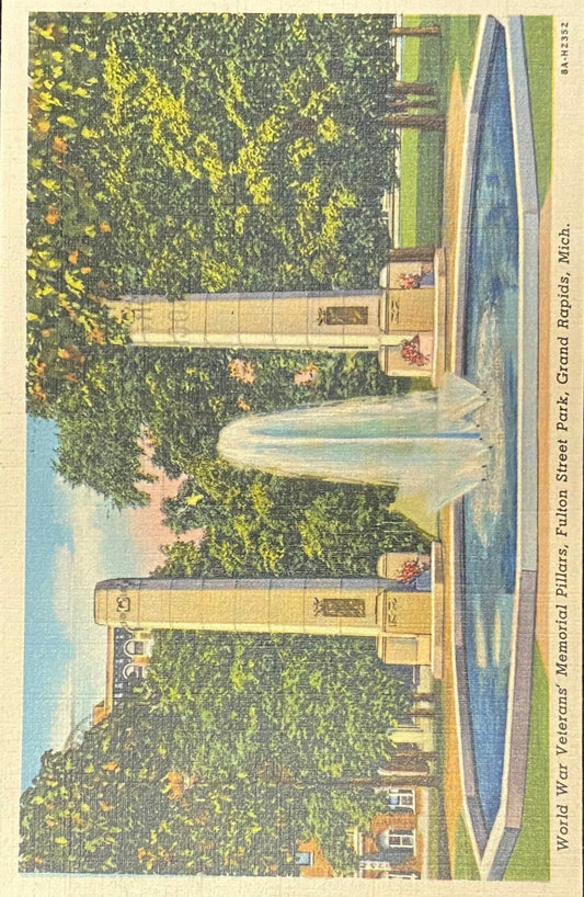 World War Veterans' Memorial Pillars - Fulton Street Park - Grand Rapids, Michigan - 1938 Linen Postcard