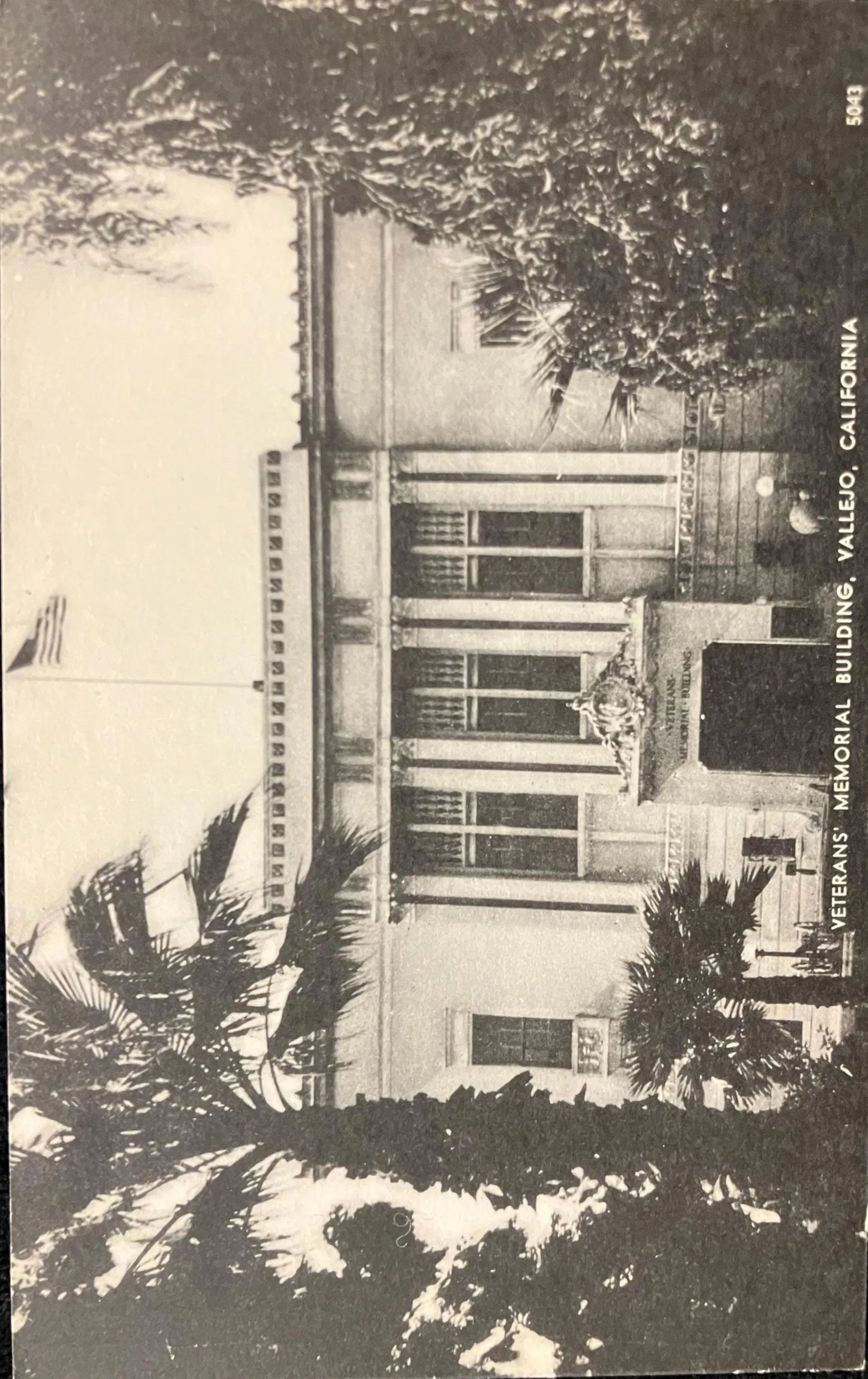 Veterans' Memorial Building, Vallejo, California - Vintage Black and White Postcard
