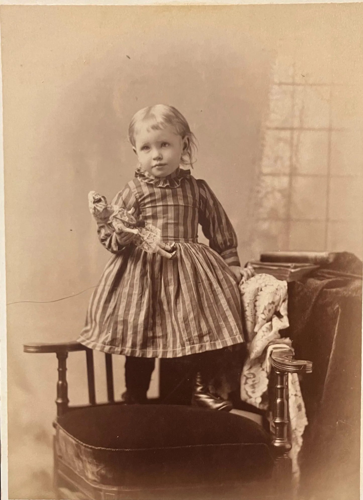 Victorian Little Girl - Hagendorff - Milwaukee, Wisconsin - Vintage Photo