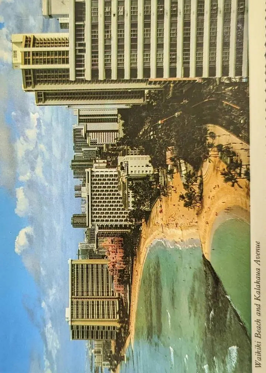 Waikiki Beach, Kalakua Avenue, Honolulu, Hawaii - Vintage Hawaii Postcard 1970s