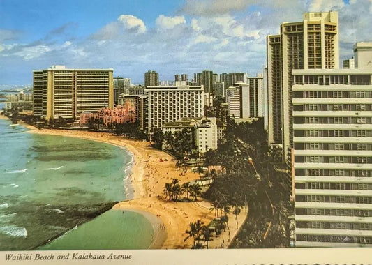 Waikiki Beach, Kalakua Avenue, Honolulu, Hawaii - Vintage Hawaii Postcard 1970s