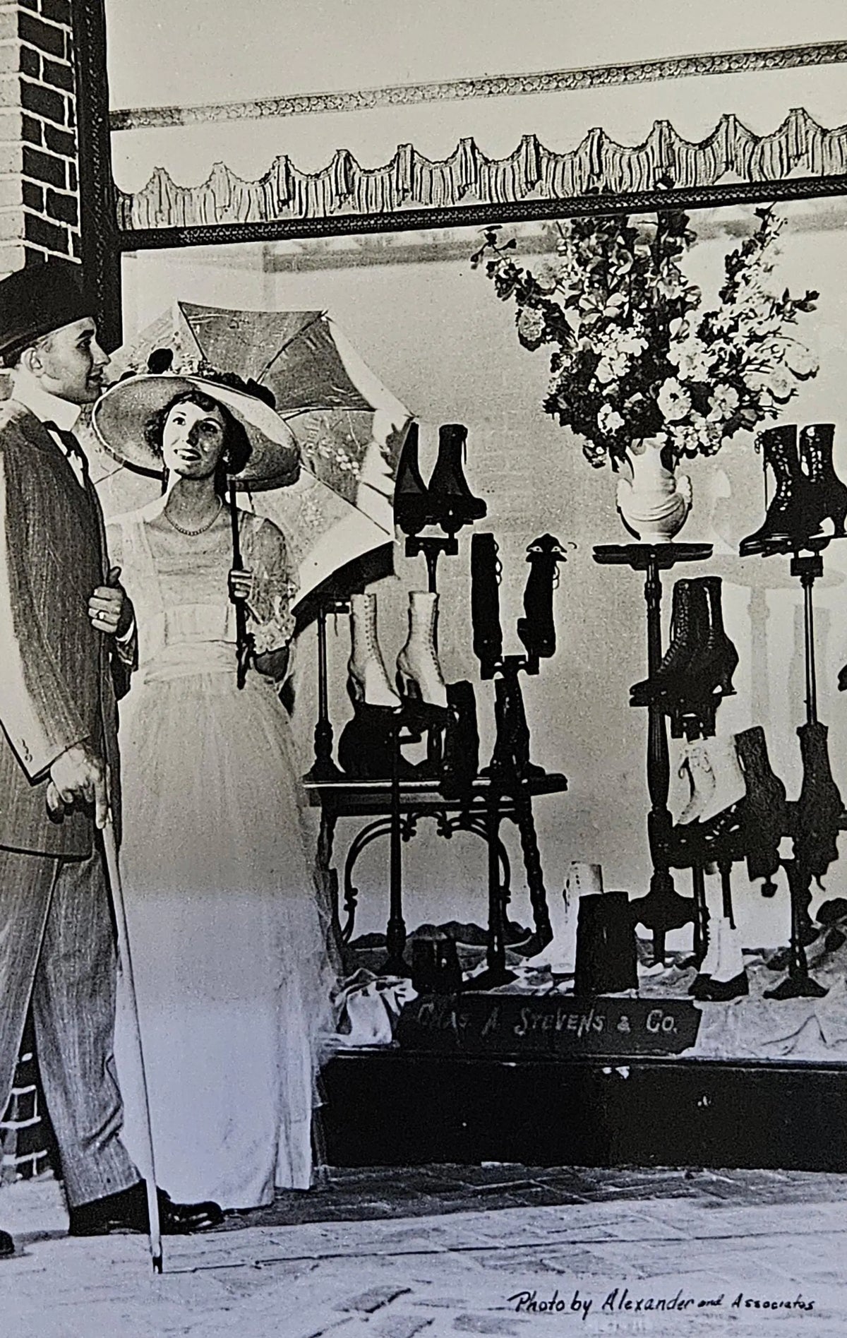 PR? & Description - RPPC - Chicago Footwear For Style And Comfort Museum - Vintage Photo Postcard
