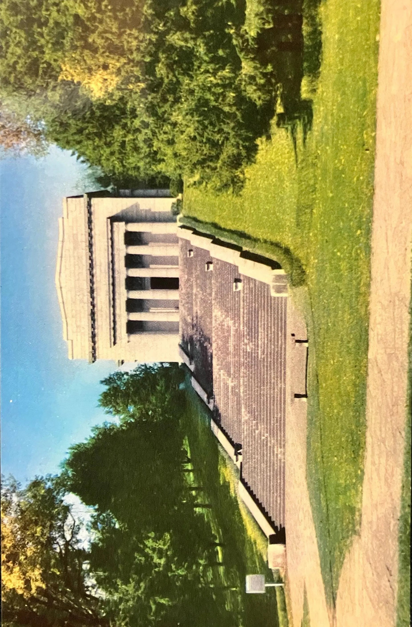 Lincoln Memorial Building - Hodgenville, Kentucky - Photo by W. Ray Scott - Vintage Postcard