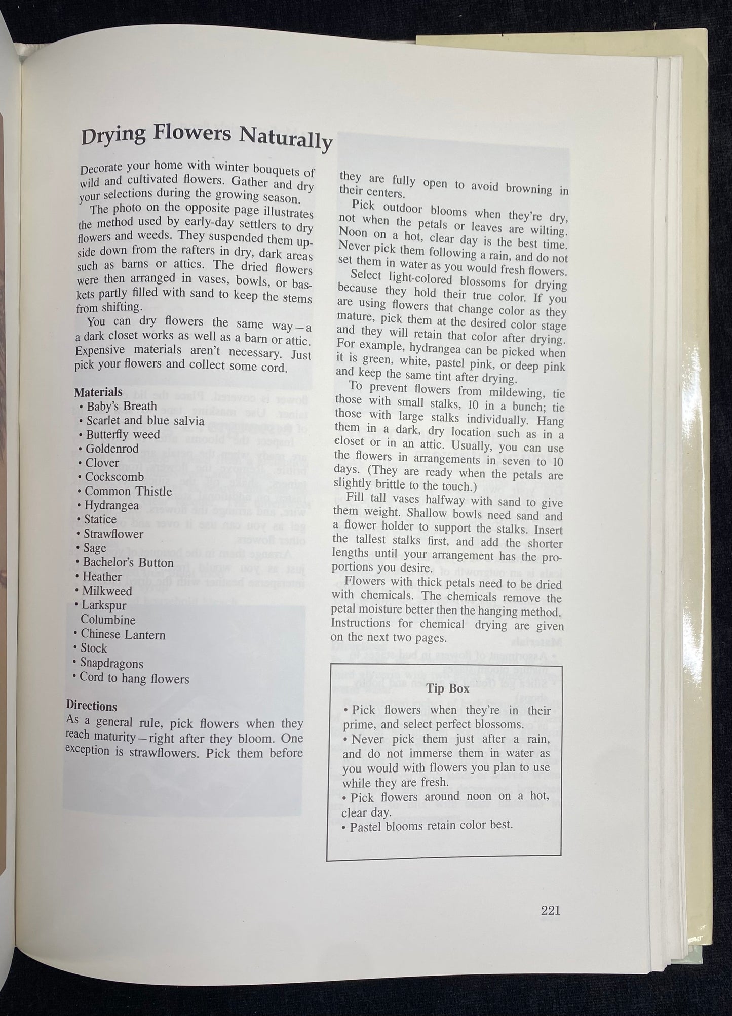 Better Homes and Gardens: Creative Crafts and Stitchery published in 1977 - Embroidery, Weaving, Crochet, Knitting, Needlepoint, Applique, Framing, and Woodworking