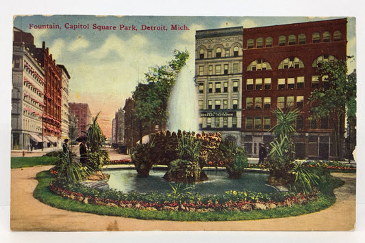 Detroit, Michigan - Fountain Capitol Square Park - Vintage Postcard