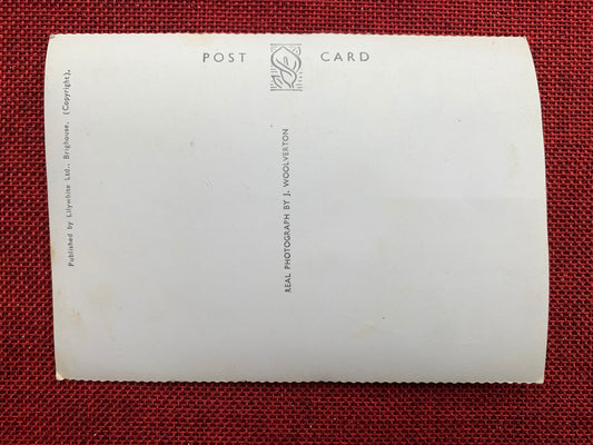 This postcard features a photograph of Lee Abbey and the surrounding area in Devon, England.Back Tex