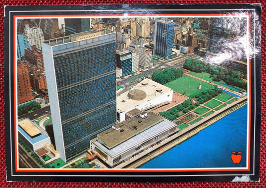 United Nations, New York City, New York - Vintage Postcard 1980s