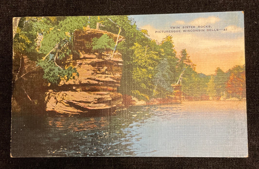 Twin Sister Rocks, Picturesque Wisconsin Dells, Wisconsin - Vintage Postcard