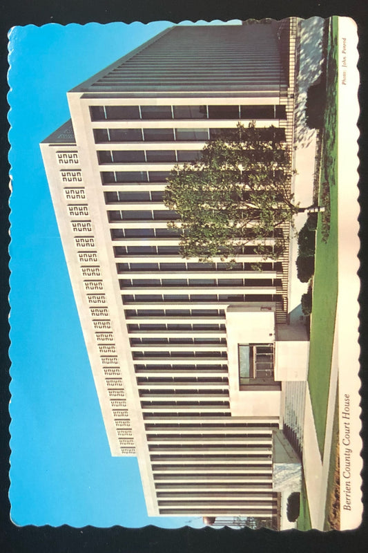 Berrien County Court House, St. Joseph, Michigan - Vintage Postcard