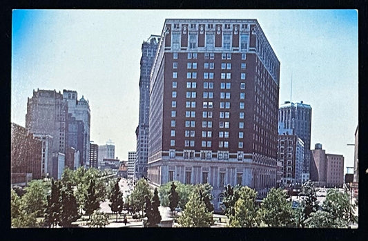 The Statler Hilton Hotel, Detroit, Michigan - Vintage Postcard