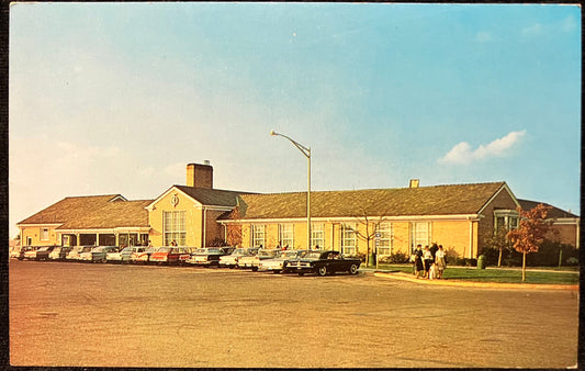 Service Plaza - Ohio Turnpike - 1950 and 60 automobiles - Photo by John Penrod - Vintage Postcard