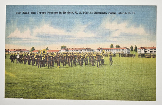 U.S. Marine Band And Troops Postcard Barracks At Parris Island South Carolina - Marines in Training - Marine Entertainment 1930s