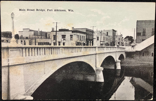 Main Street Bridge, Fort Atkinson, Wisconsin - Vintage Postcard