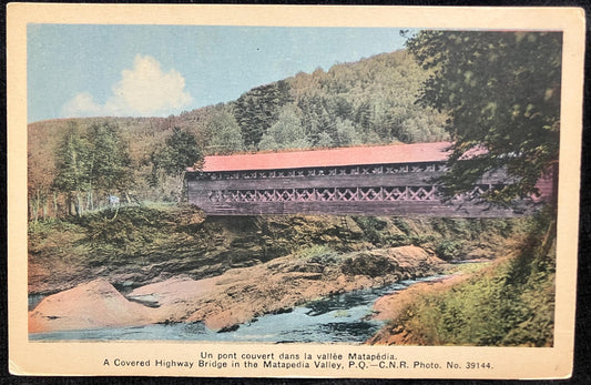 Un pont convert dans la vallée Matepédia. - A Covered Highway Bridge in the Matapedia Valley - PQ CNR - Quebec, Canada - Vintage Postcard