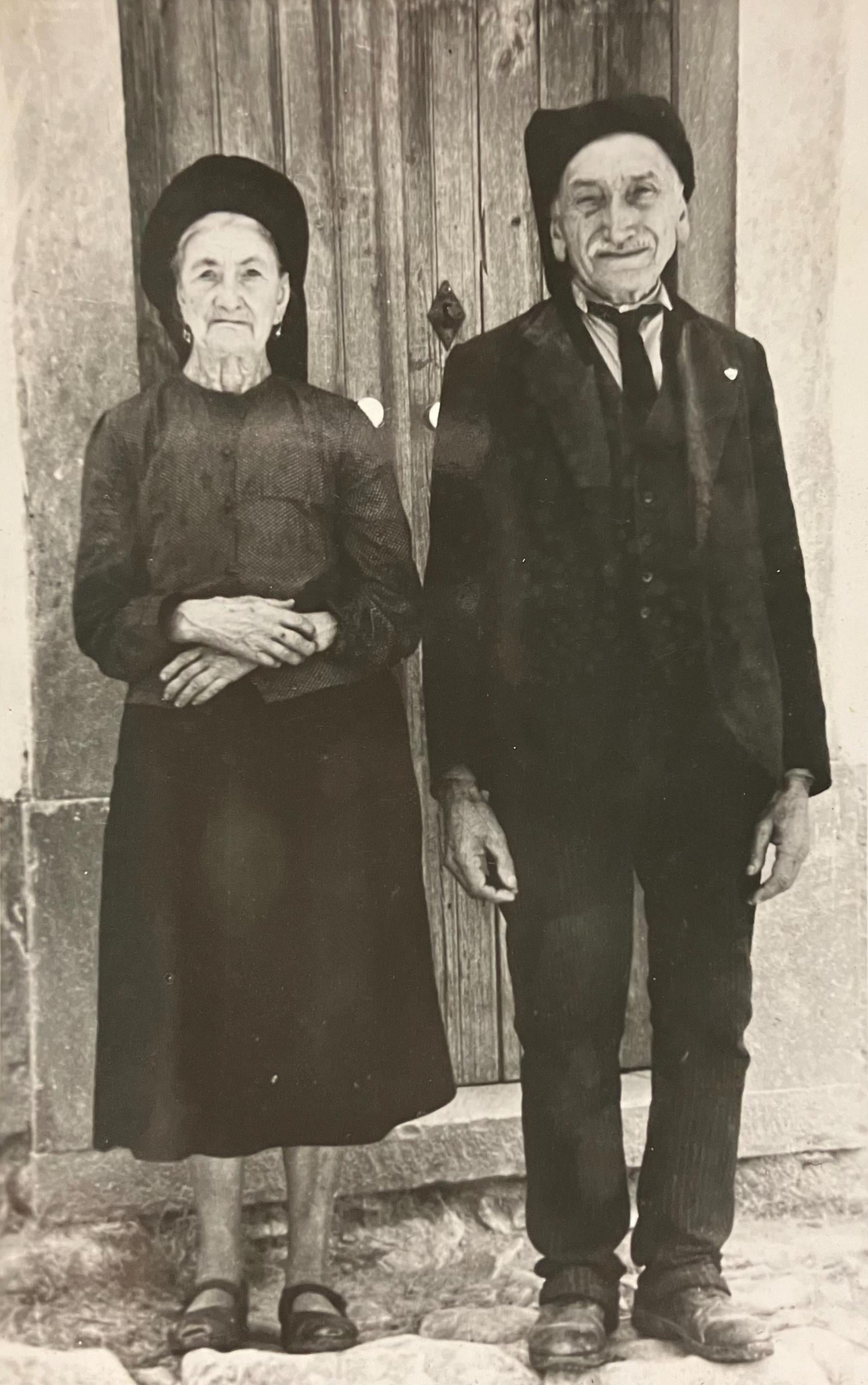 RPPC - Os Pais da Jacinta e Francisco The Parents of Jacinta and Francisco - Portugal - Were Seers Of Fatima - 1916 Catholic Shepard Children