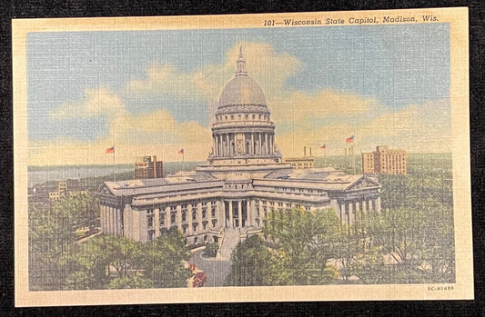 Wisconsin State Capitol - Madison, Wisconsin - 1940s Linen Postcard