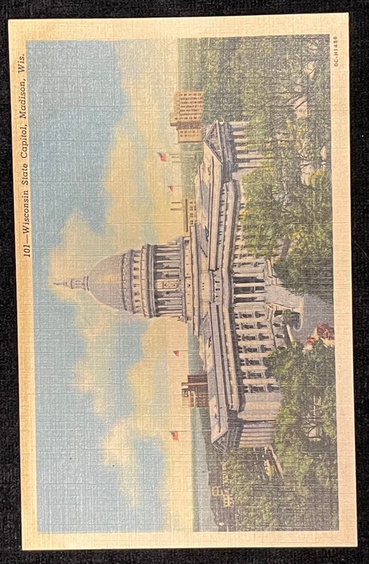 Wisconsin State Capitol - Madison, Wisconsin - 1940s Linen Postcard