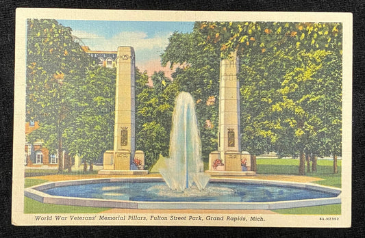 World War Veterans' Memorial Pillars - Fulton Street Park - Grand Rapids, Michigan - 1938 Linen Postcard