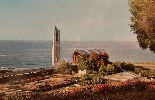 Wayfarers’ Chapel near the Portuguese Bend, California - Photo: Carl Junghas - Vintage Church Postcard