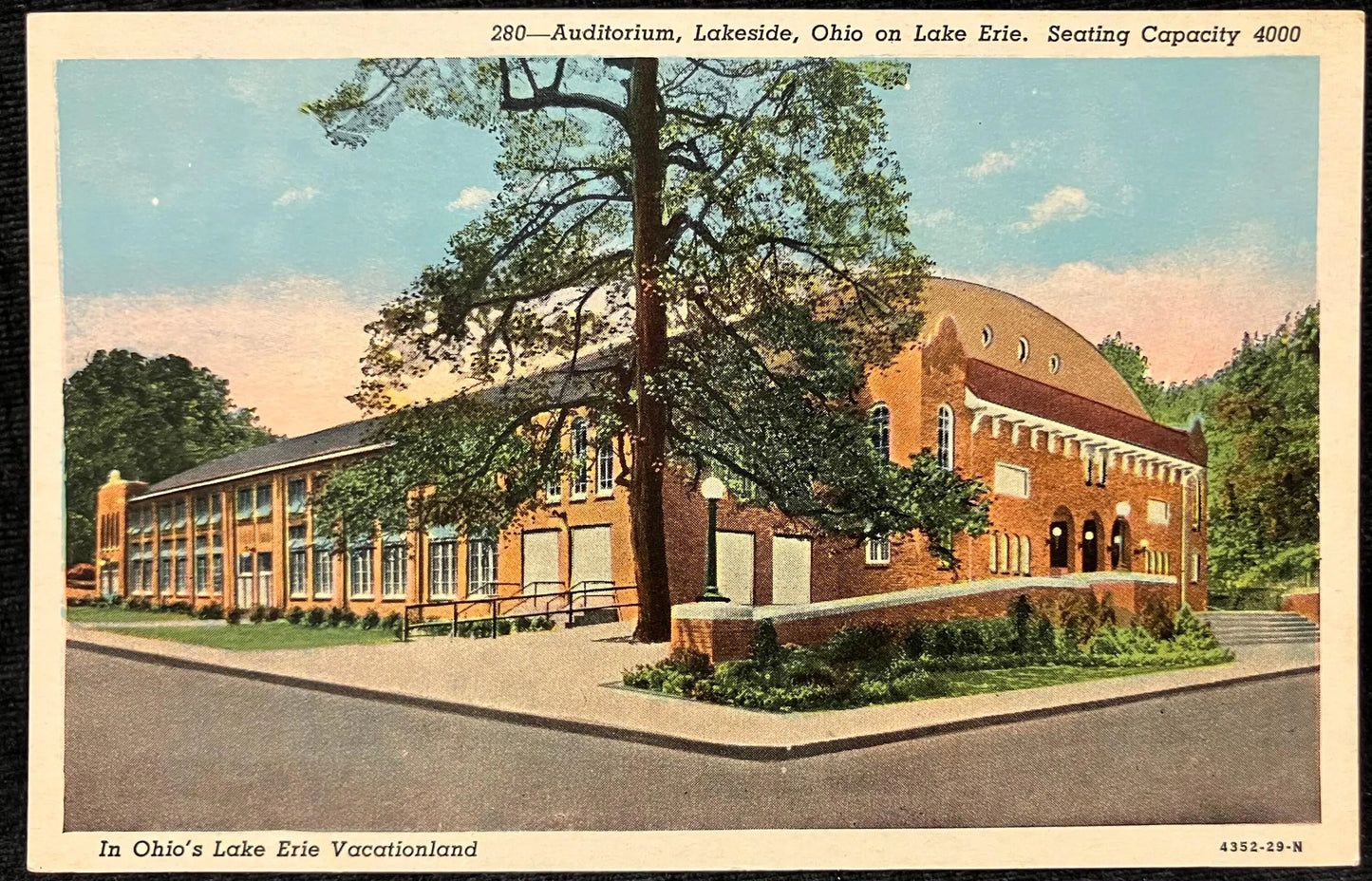 Auditorium, Lakeside, Ohio on Lake Erie - Seating Capacity 4000 - In Ohio's Lake Erie Vacationland - Vintage Postcard
