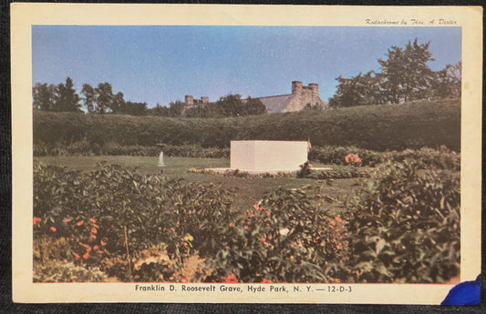 Franklin D. Roosevelt Grave, Hyde Park, New York - Kodachrome by Thos. A. Dexter - Vintage Postcard