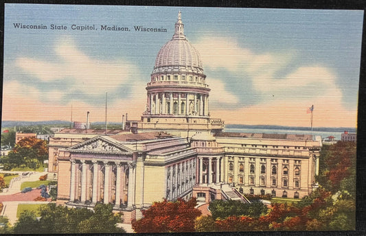 Wisconsin’s Capitol in Madison, Wisconsin - Vintage Capitol Postcard