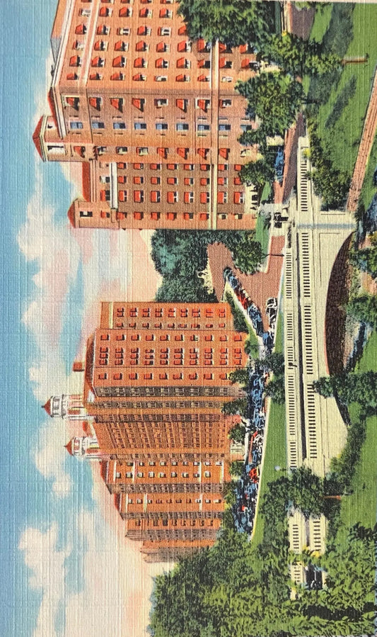 Country Club Plaza, Kansas City, Missouri - Vintage Postcard
