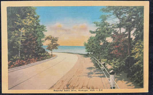Beautiful Scenic Drive, Muskegon, Michigan - Vintage Postcard