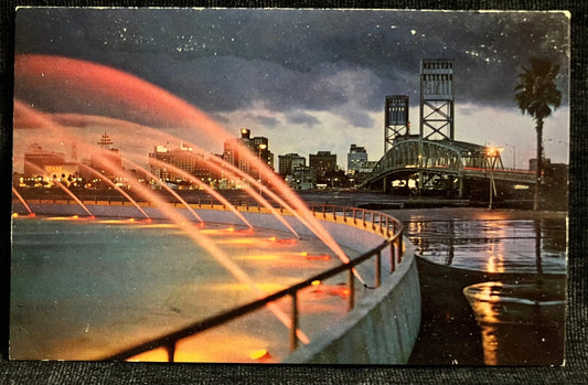 Friendship Fountain in Jacksonville, Florida - Photo: Don Ceppi - Vintage Highway Postcard