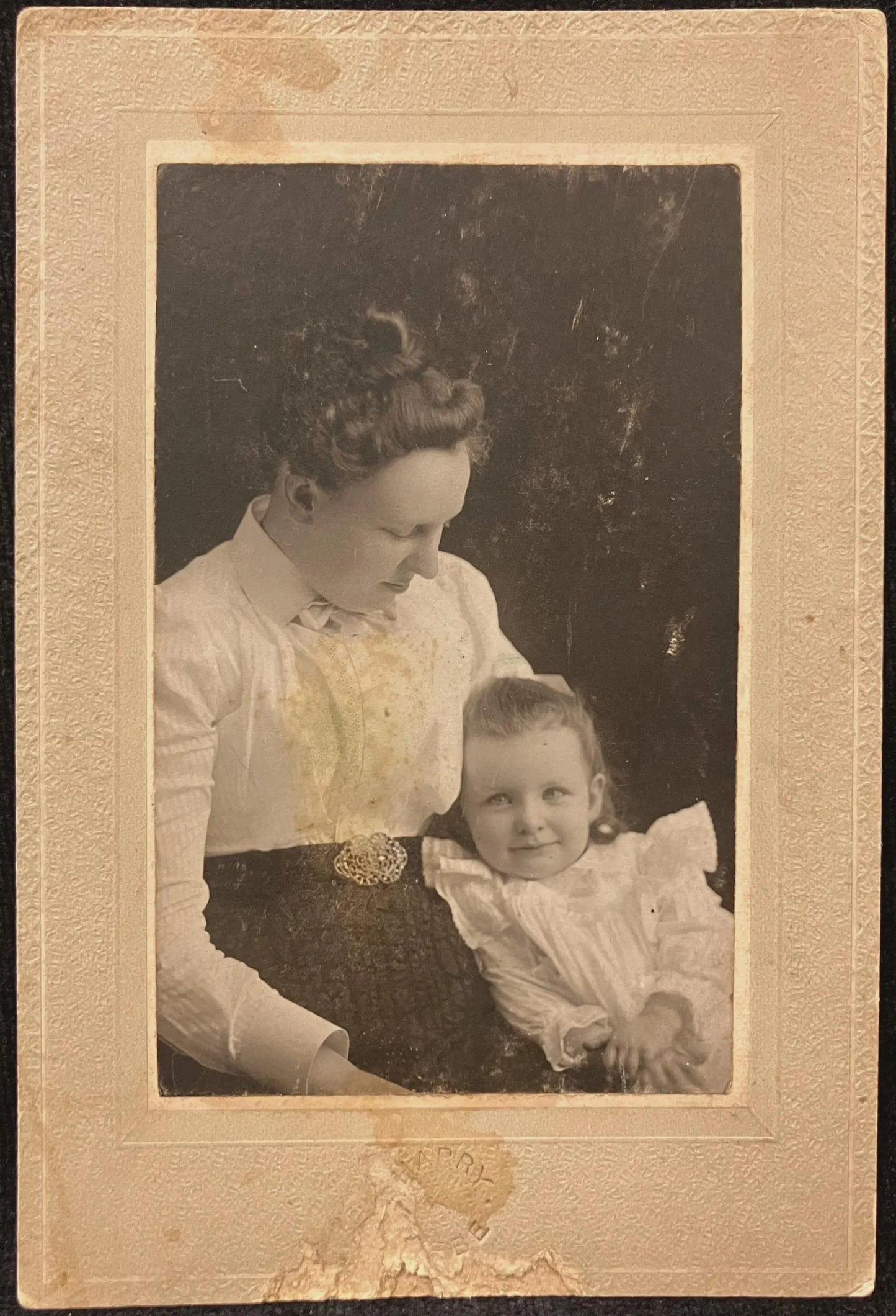 Late Victorian Era Photograph of Mother and Child - Vintage 1880s-1890s Women's Fashion Cabinet Card