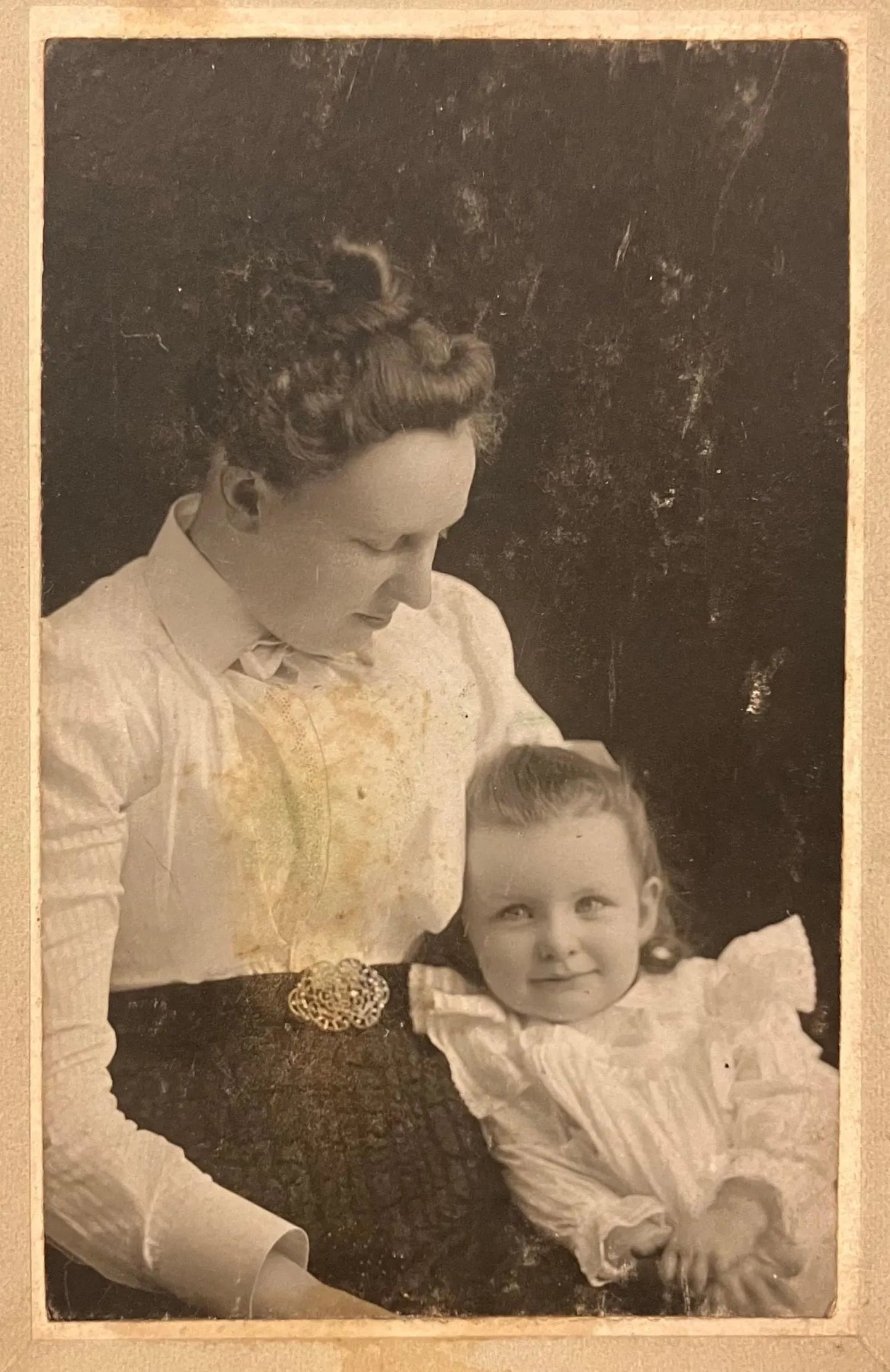 Late Victorian Era Photograph of Mother and Child - Vintage 1880s-1890s Women's Fashion Cabinet Card
