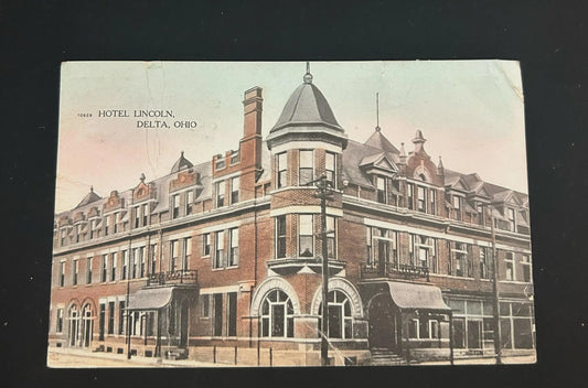 Hotel Lincoln, Delta, Ohio - Vintage Postcard