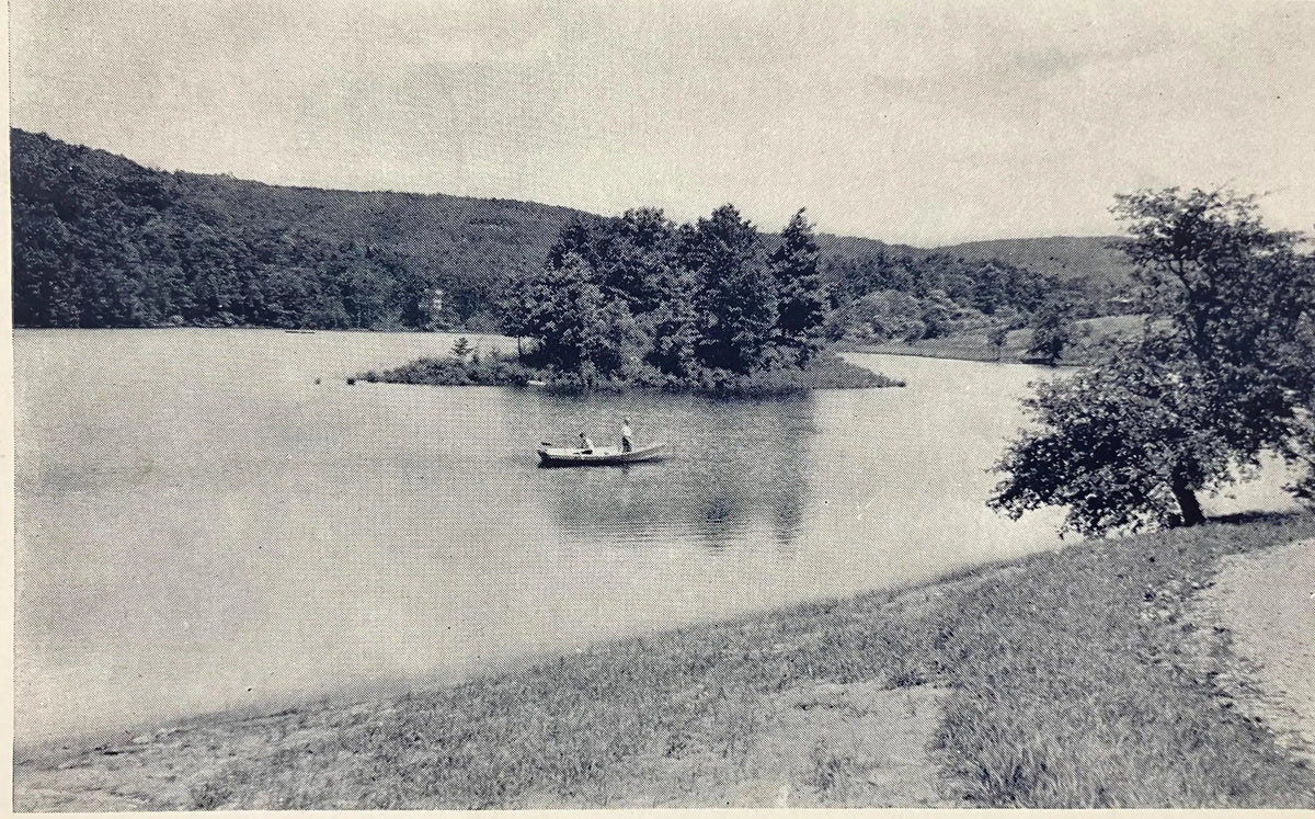 Ridgefield Lake, Ridgefield, Connecticut - Vintage Postcard
