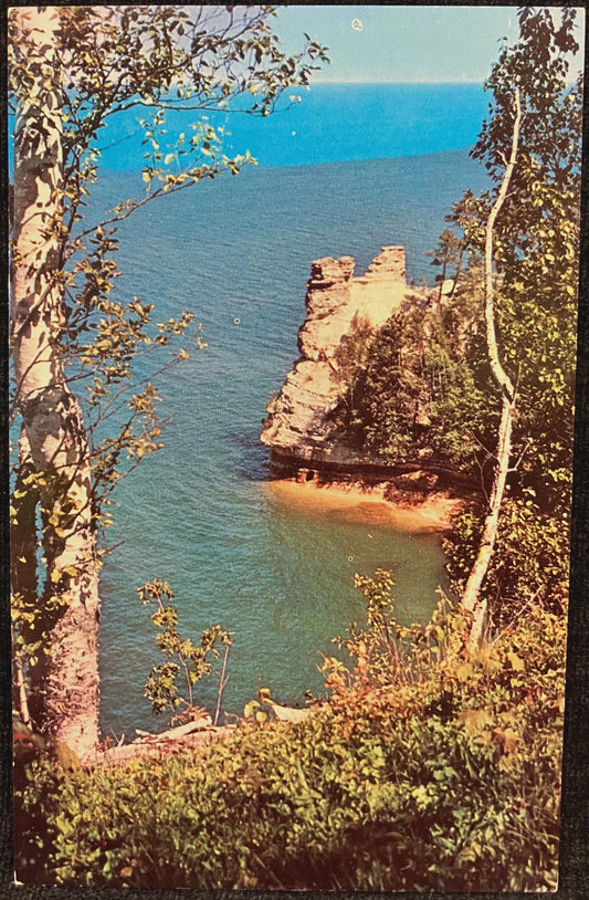 Miner’s Castle in Munising, Michigan - Vintage Lakeside Postcard