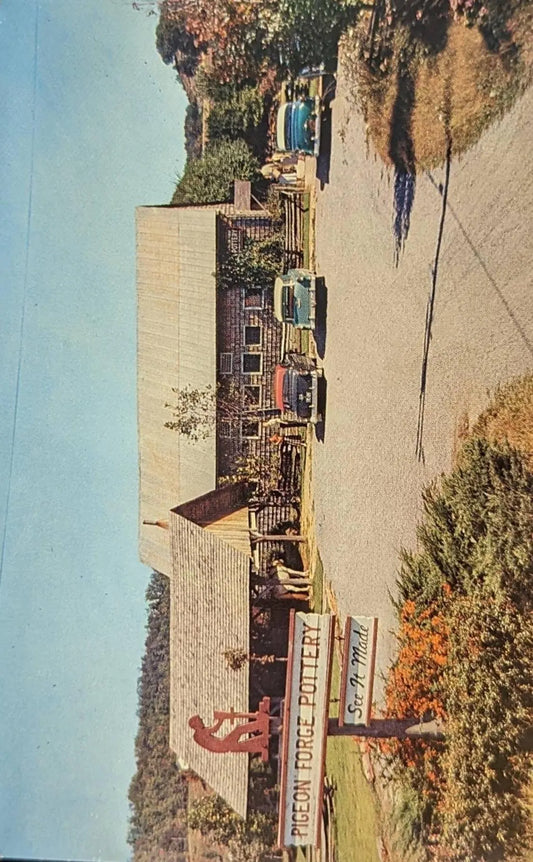 The Pigeon Forge Pottery, Pigeon Forge, Tennessee - Vintage Postcard