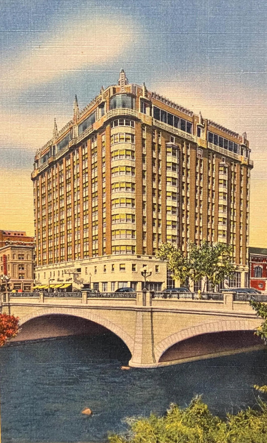 New Hotel Mapes and Truckee River, Reno, Nevada - Vintage Hotel Postcard