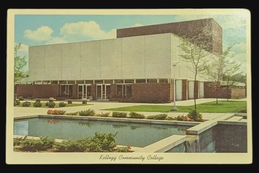 Kellogg Community College, Battle Creek, Michigan - Vintage Postcard