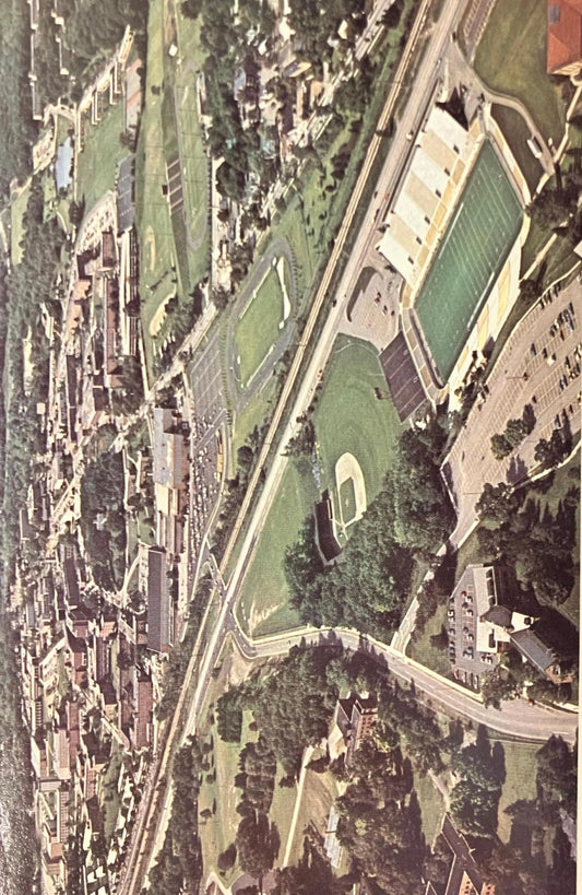 Western Michigan University, Kalamazoo, Michigan - Photo: John Penrod - Vintage Postcard